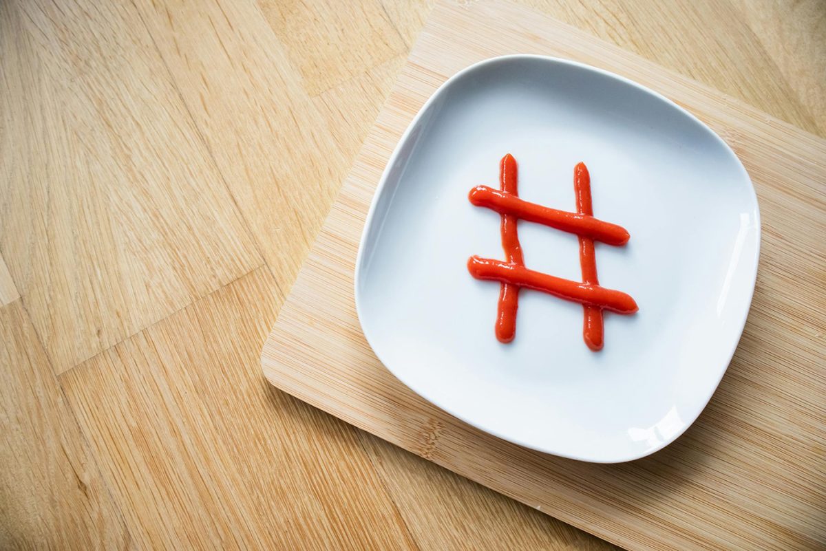 Simbolo dell’hashtag, rappresentazione dell’uso su Facebook nel 2025